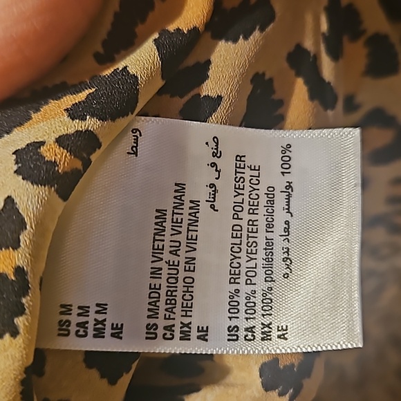 On 34th leopard print, long-sleeveless blouse - Picture 6 of 6